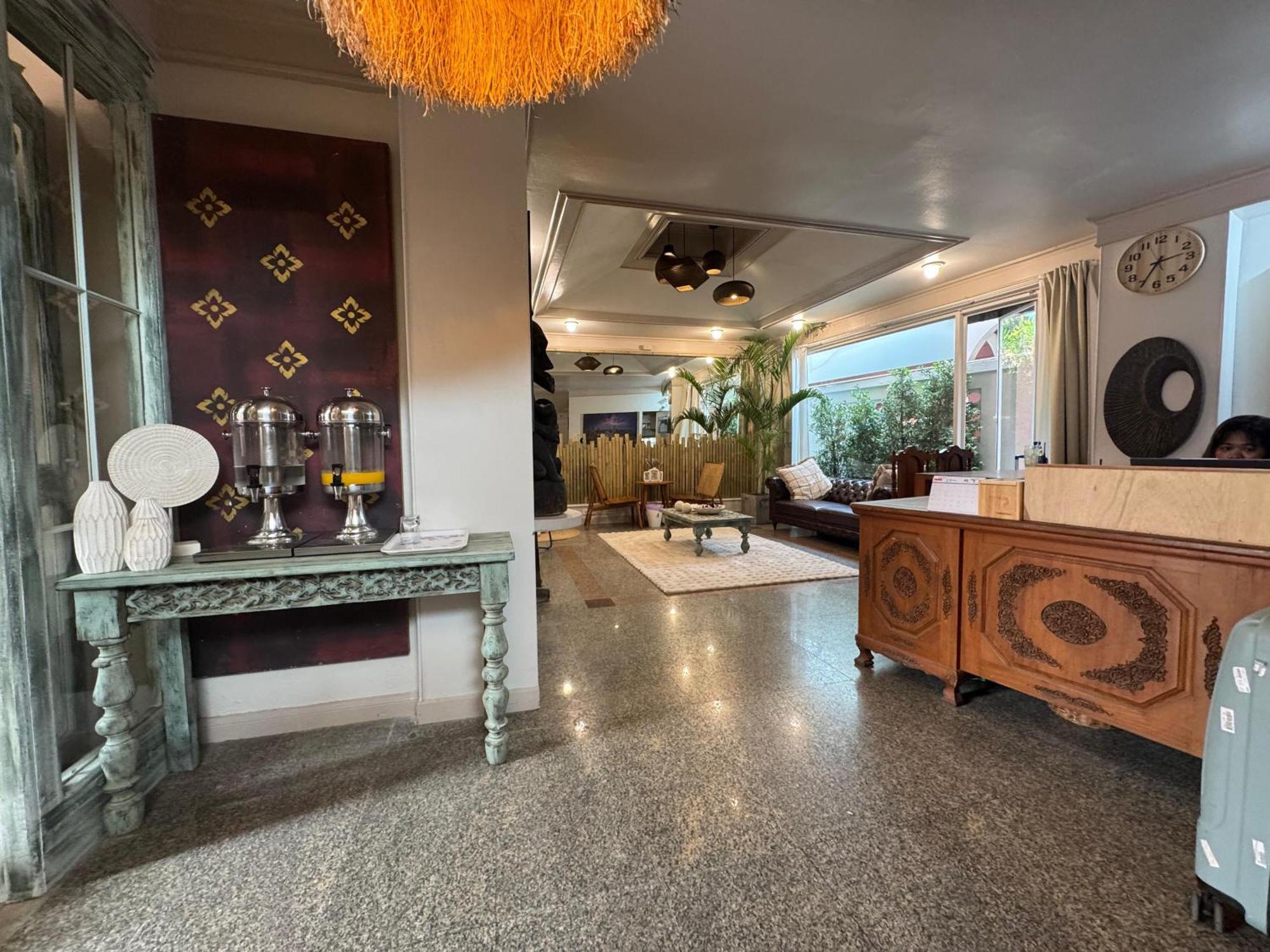 The Taksim Patong Beach Hotel Bagian luar foto
