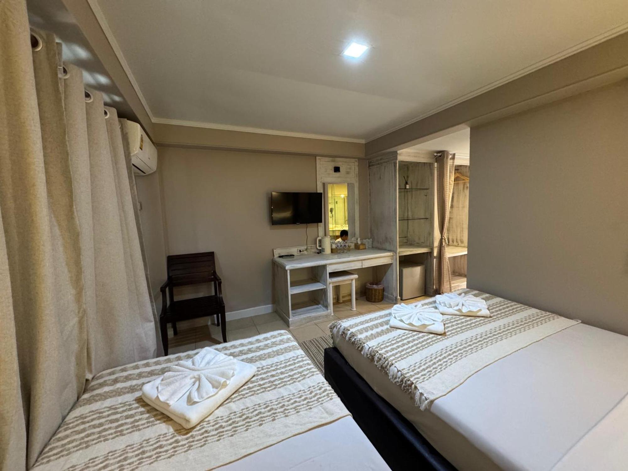 The Taksim Patong Beach Hotel Bagian luar foto