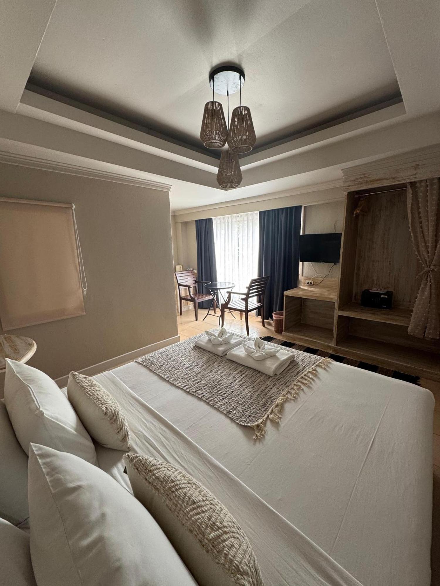 The Taksim Patong Beach Hotel Bagian luar foto