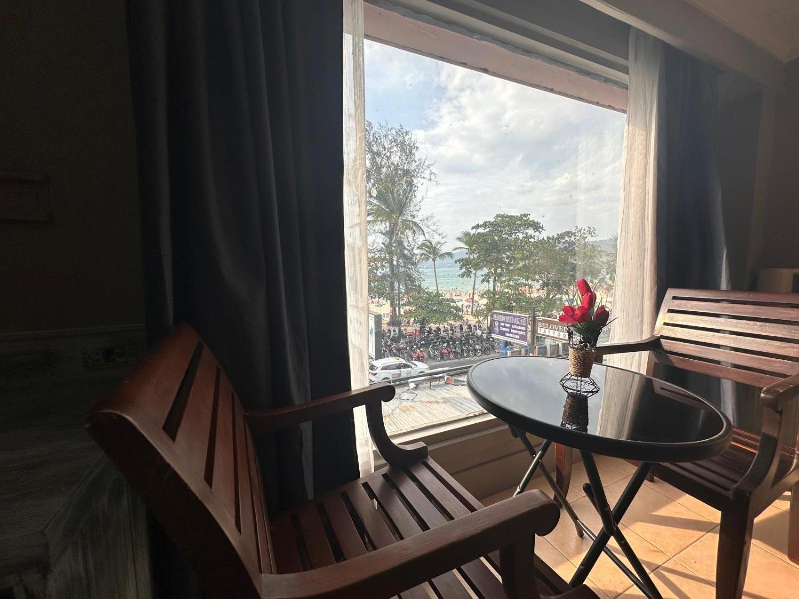 The Taksim Patong Beach Hotel Bagian luar foto