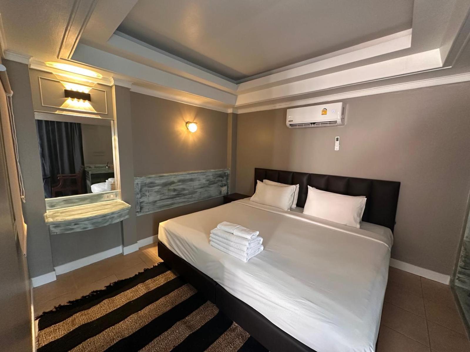 The Taksim Patong Beach Hotel Bagian luar foto