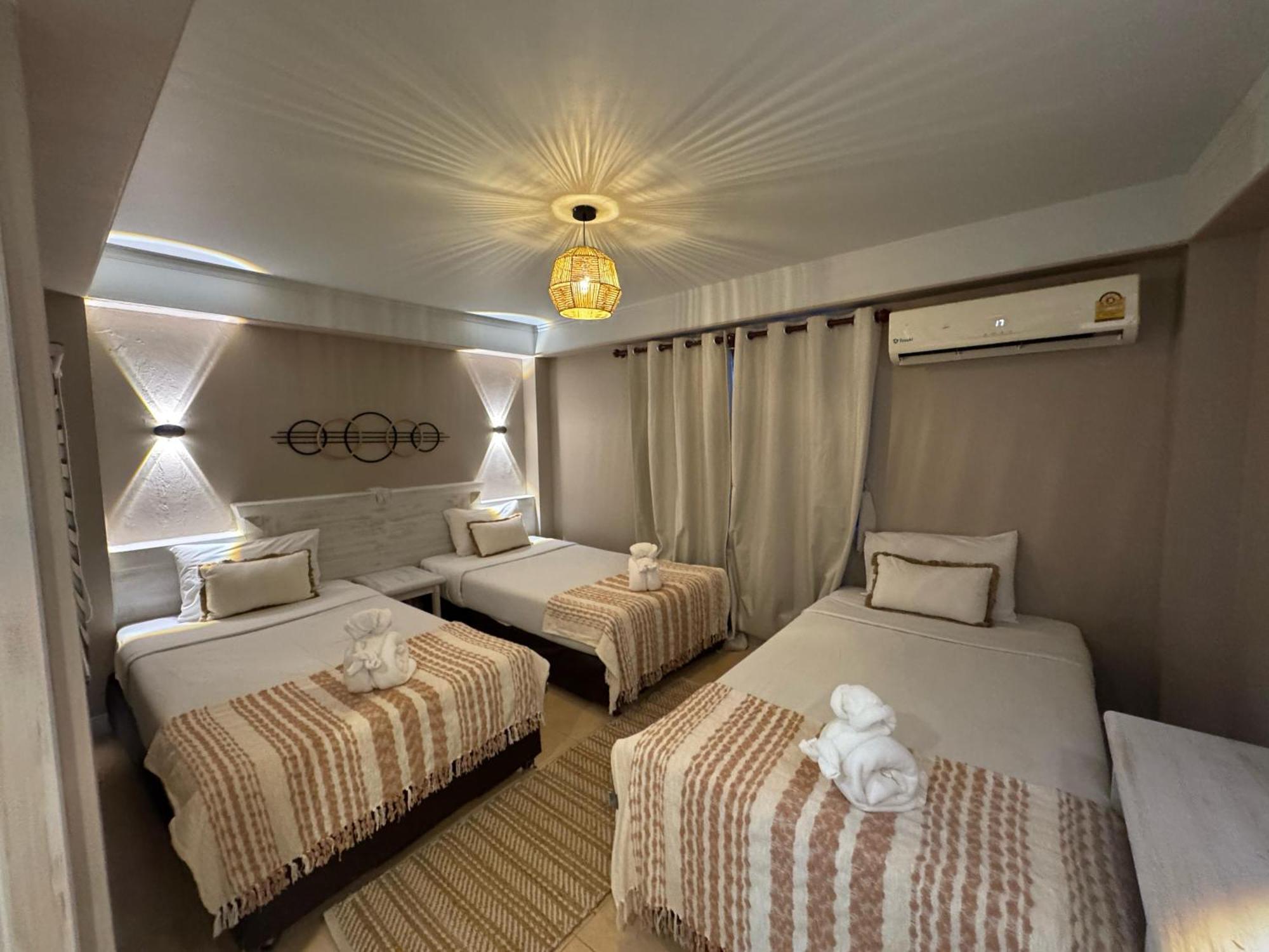 The Taksim Patong Beach Hotel Bagian luar foto