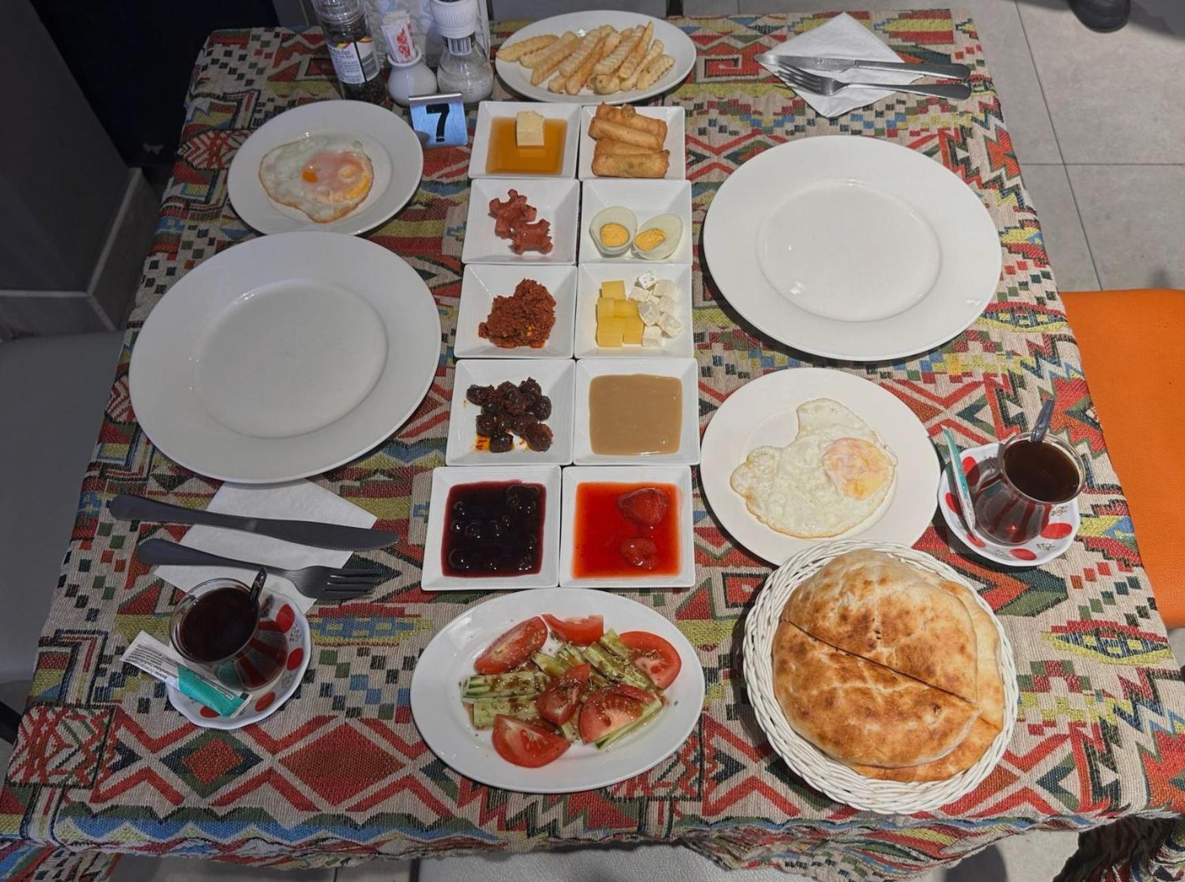 The Taksim Patong Beach Hotel Bagian luar foto